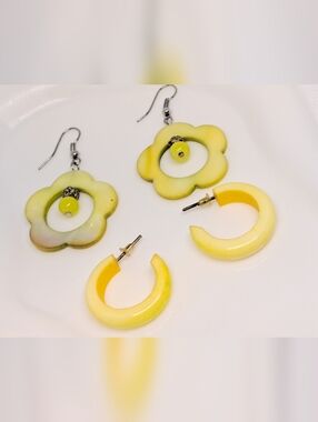 Yellow Flower and Hoop Earrings Set - Acrylic Daisy 70s Retro Vintage Hippie
